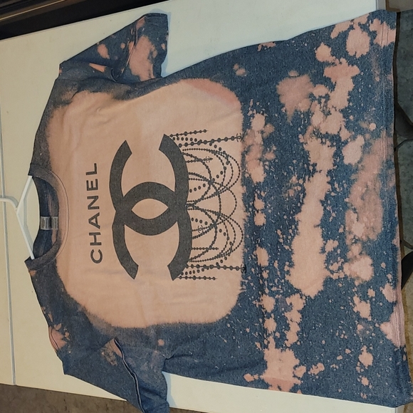 Gildan Tops - Women's large bleach splattered Graphic Tshirt. Gildan brand! Bought at Boutique